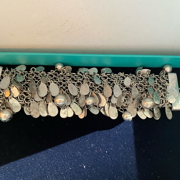 Silver bracelet with accent stones and brilliant design . New - Picture 2 of 2